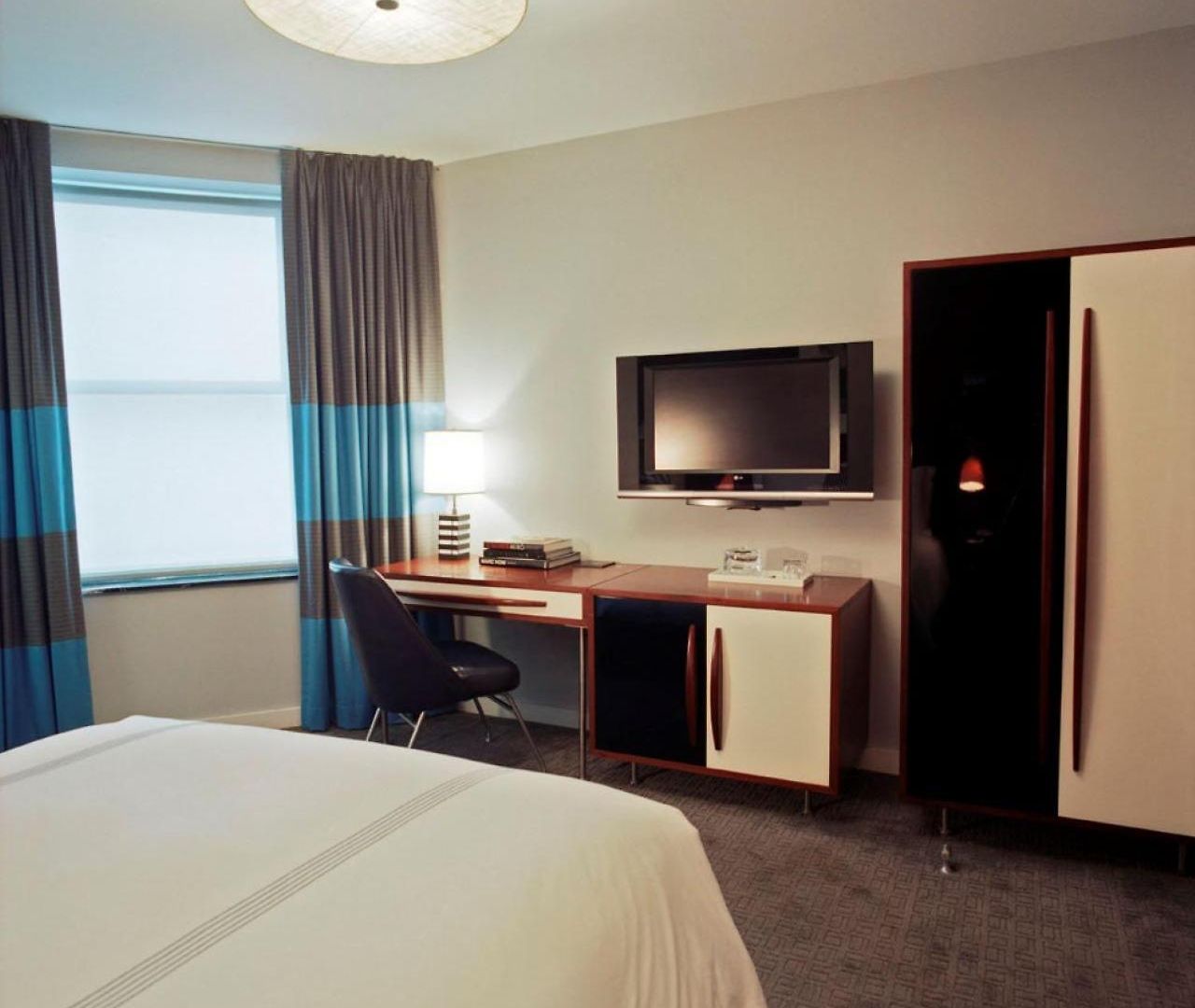 6 Columbus Park Hotel 4*