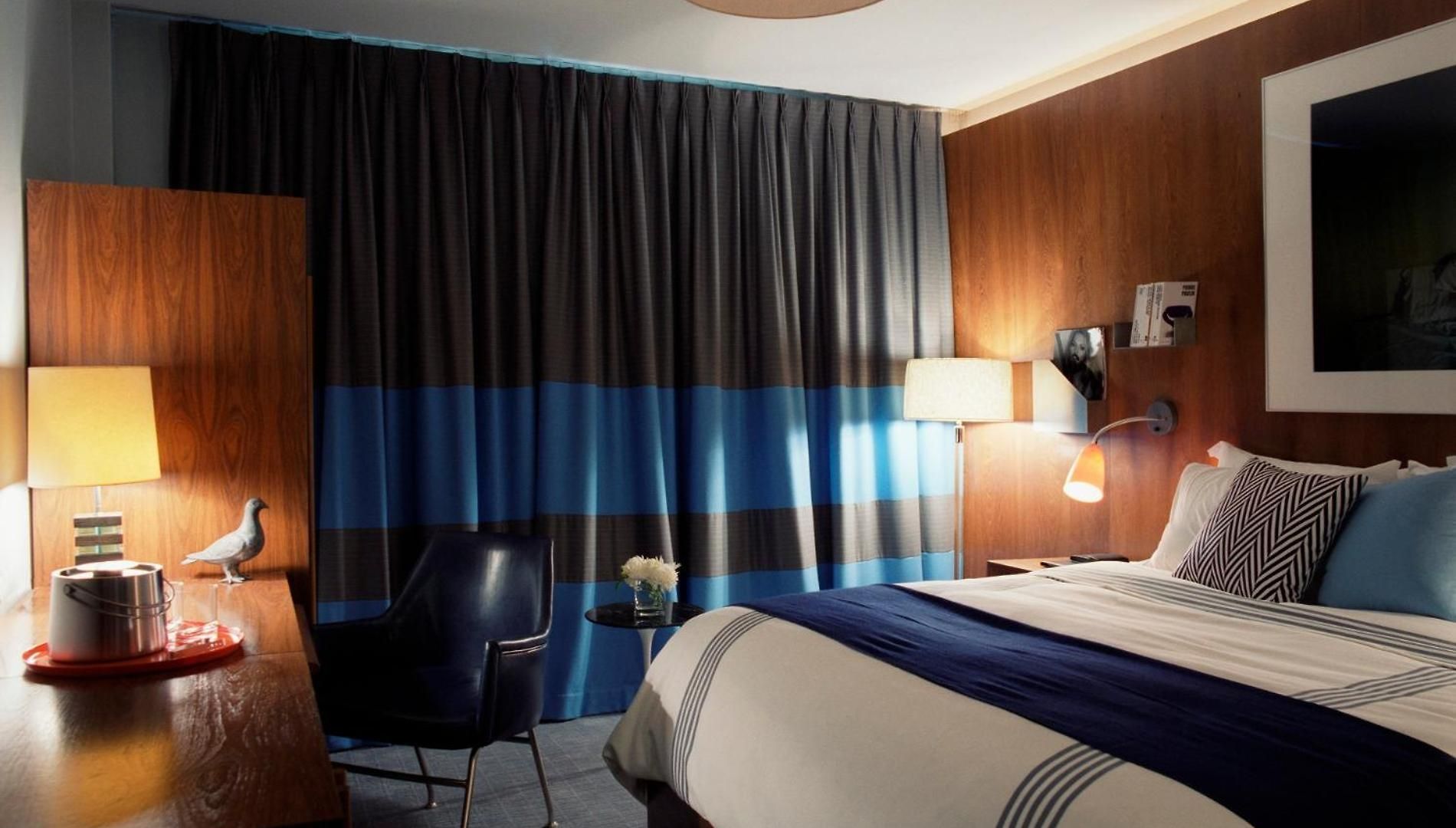 6 Columbus Park 4*