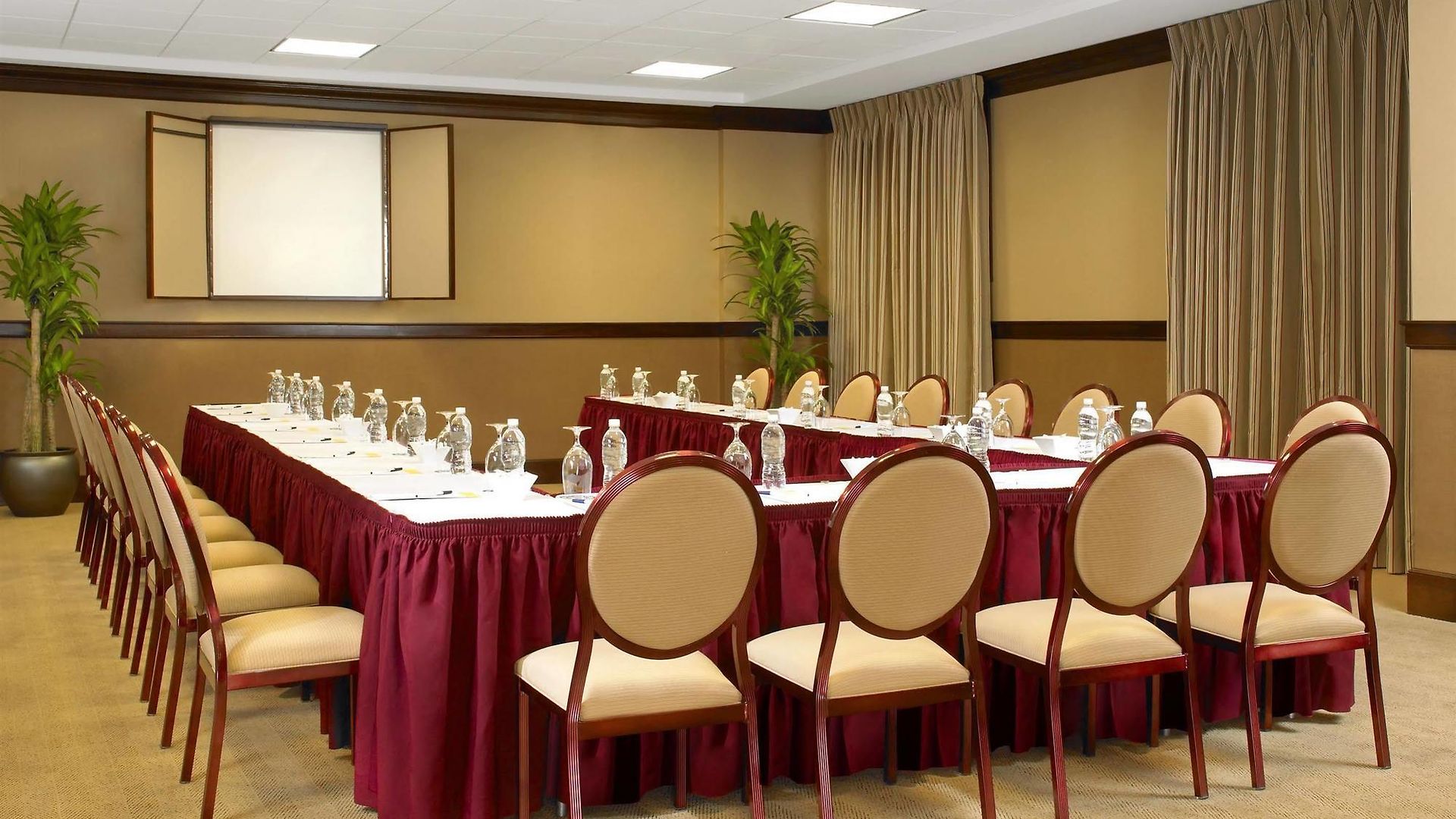 Hotel Sheraton Jfk Airport 3*