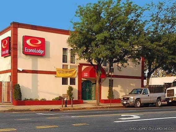 Econo South Ozone Park 2*