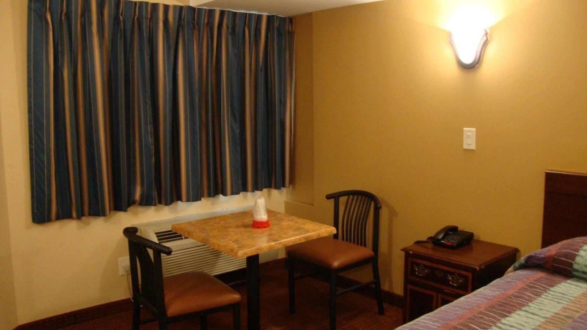 Oasis In Brooklyn Hotel New York