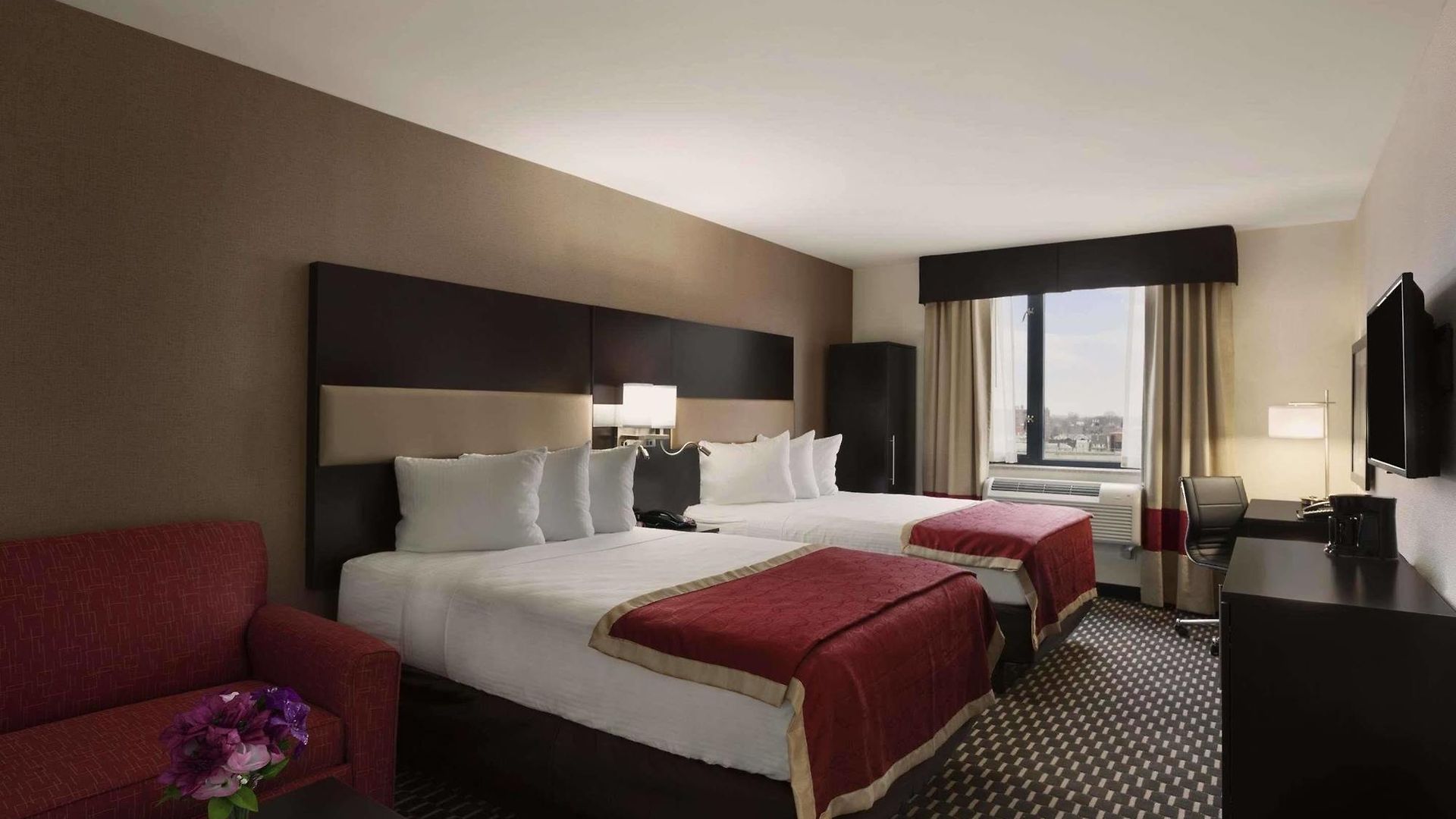 Howard Johnson By Wyndham Jamaica Ny Near Airtrain Jfk Hotel New York