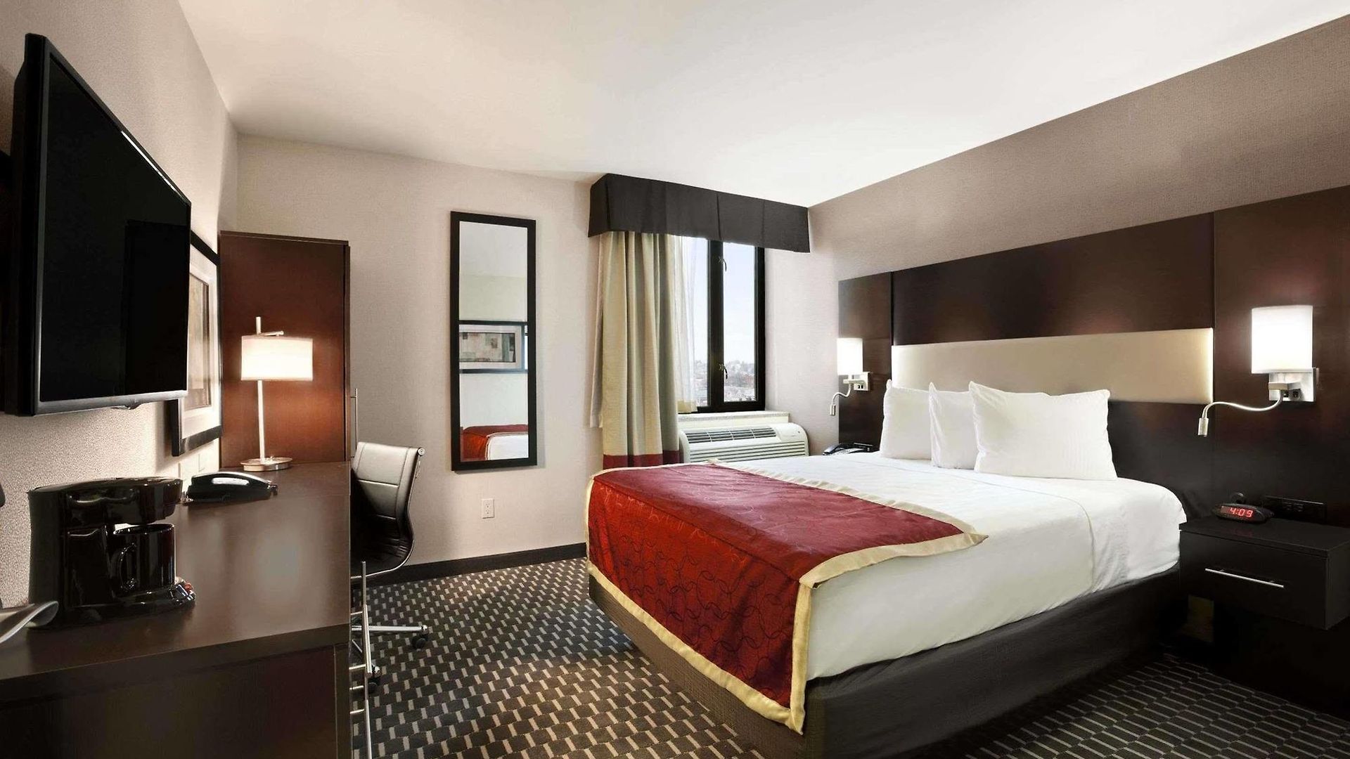 Howard Johnson By Wyndham Jamaica Ny Near Airtrain Jfk Hotel 3*