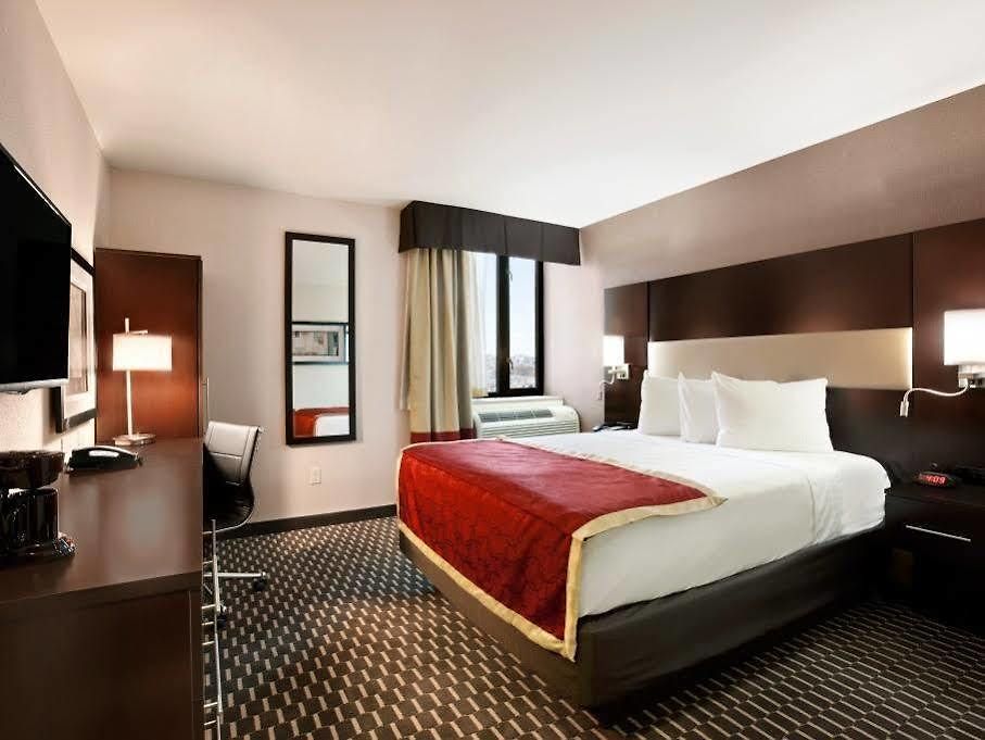 Howard Johnson By Wyndham Jamaica Ny Near Airtrain Jfk Hotel New York