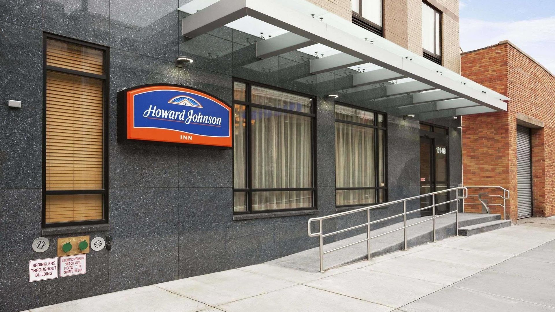 Howard Johnson By Wyndham Jamaica Ny Near Airtrain Jfk Hotel