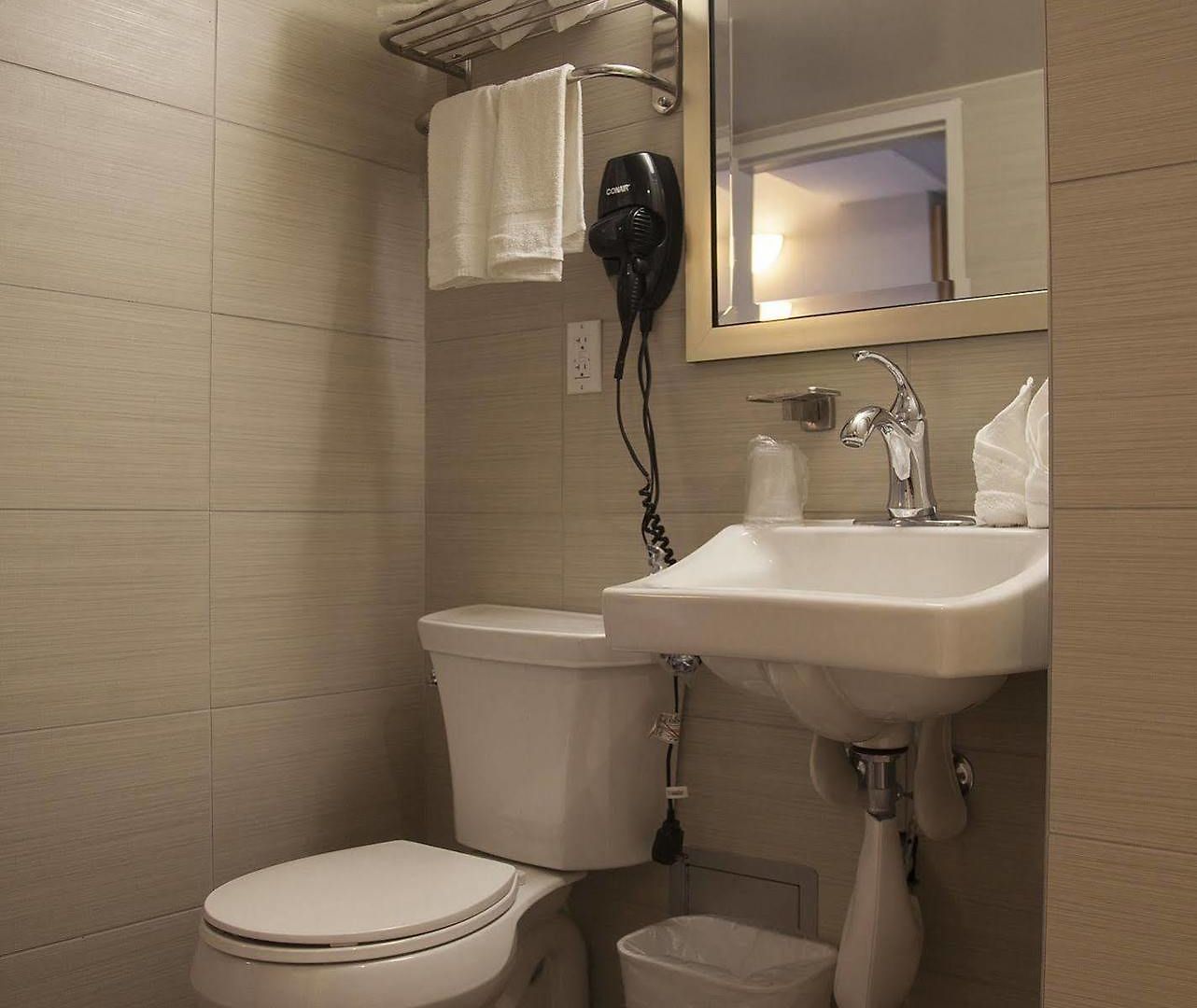 Cliff Hotel 3*