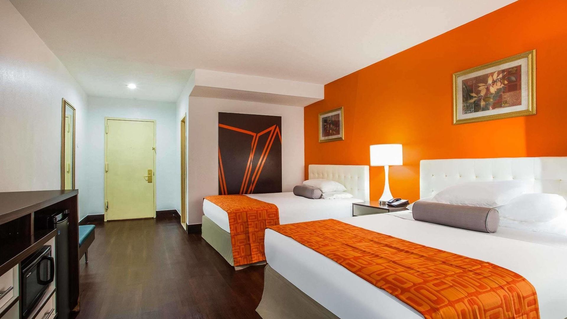 Hotel West Farms New York