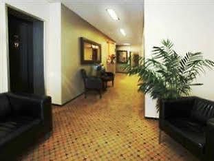 Hostel Royal Park *