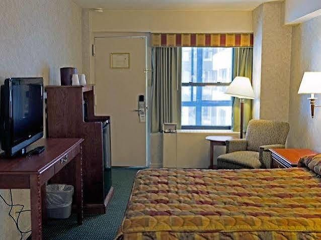 Travel - Midtown Manhattan Hotel
