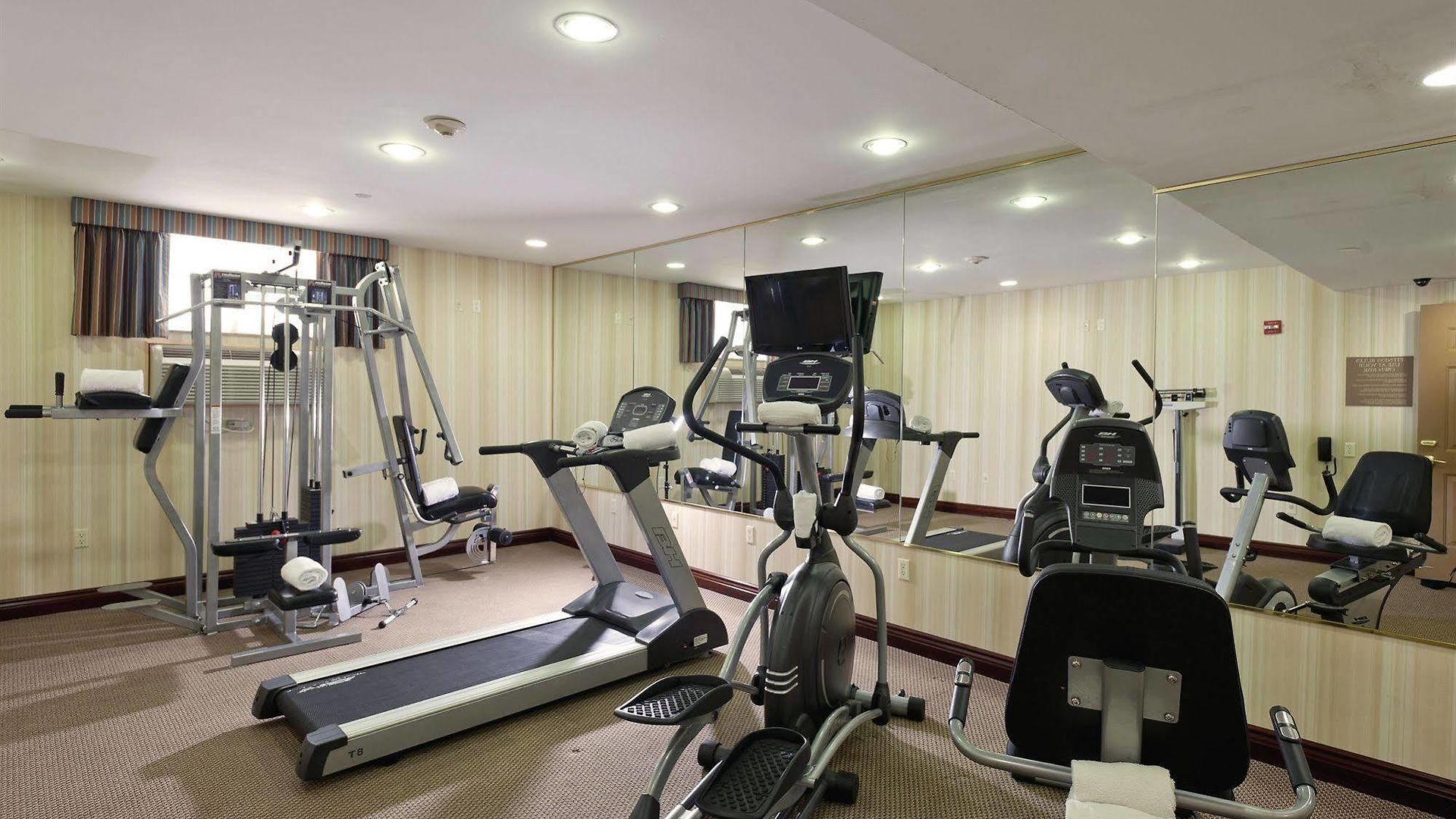 Hotel Queens County And 3*