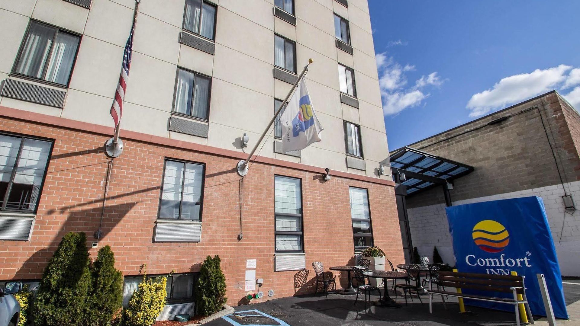 Red Lion And Brooklyn Hotel