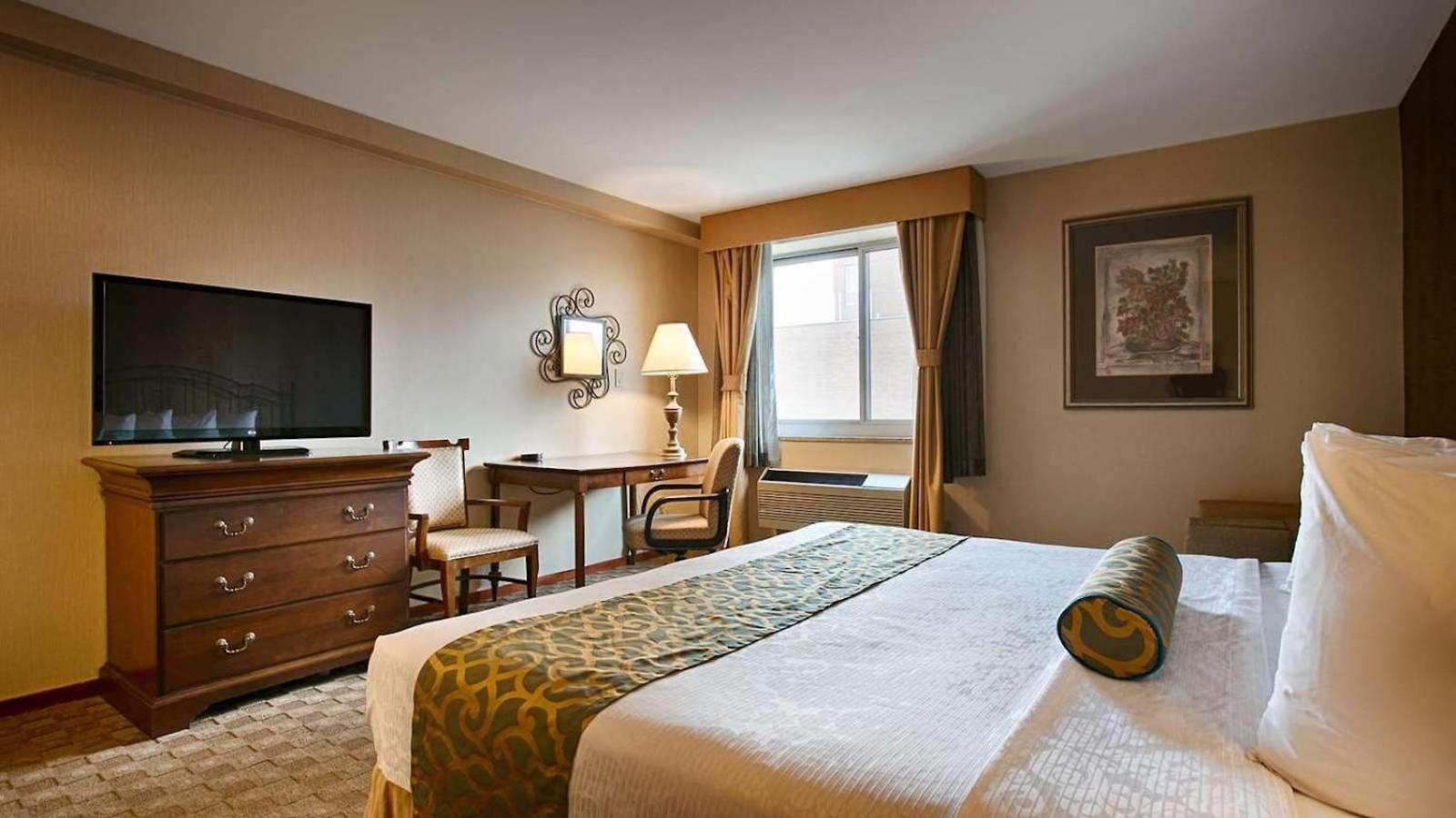 Western Queens Court Hotel