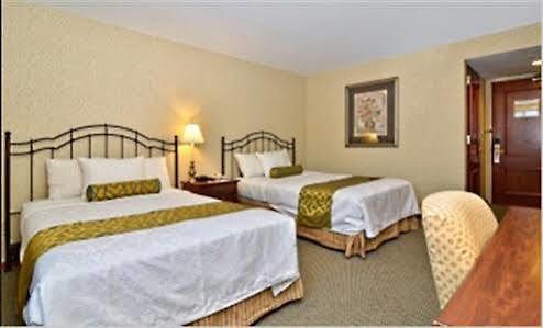 Western Queens Court 3* New York