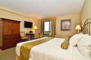 Western Queens Court 3* New York