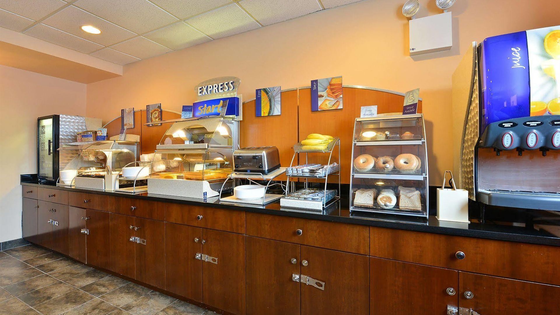 Hotel Country & By Radisson, Staten Island New York