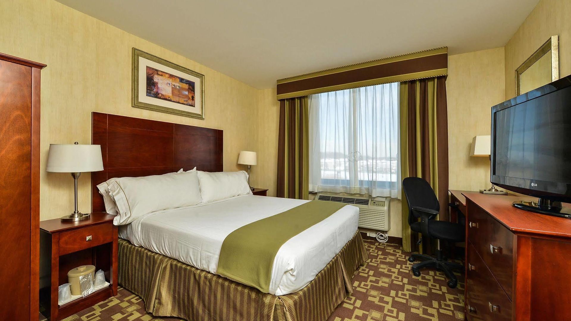 Country & By Radisson, Staten Island 3*