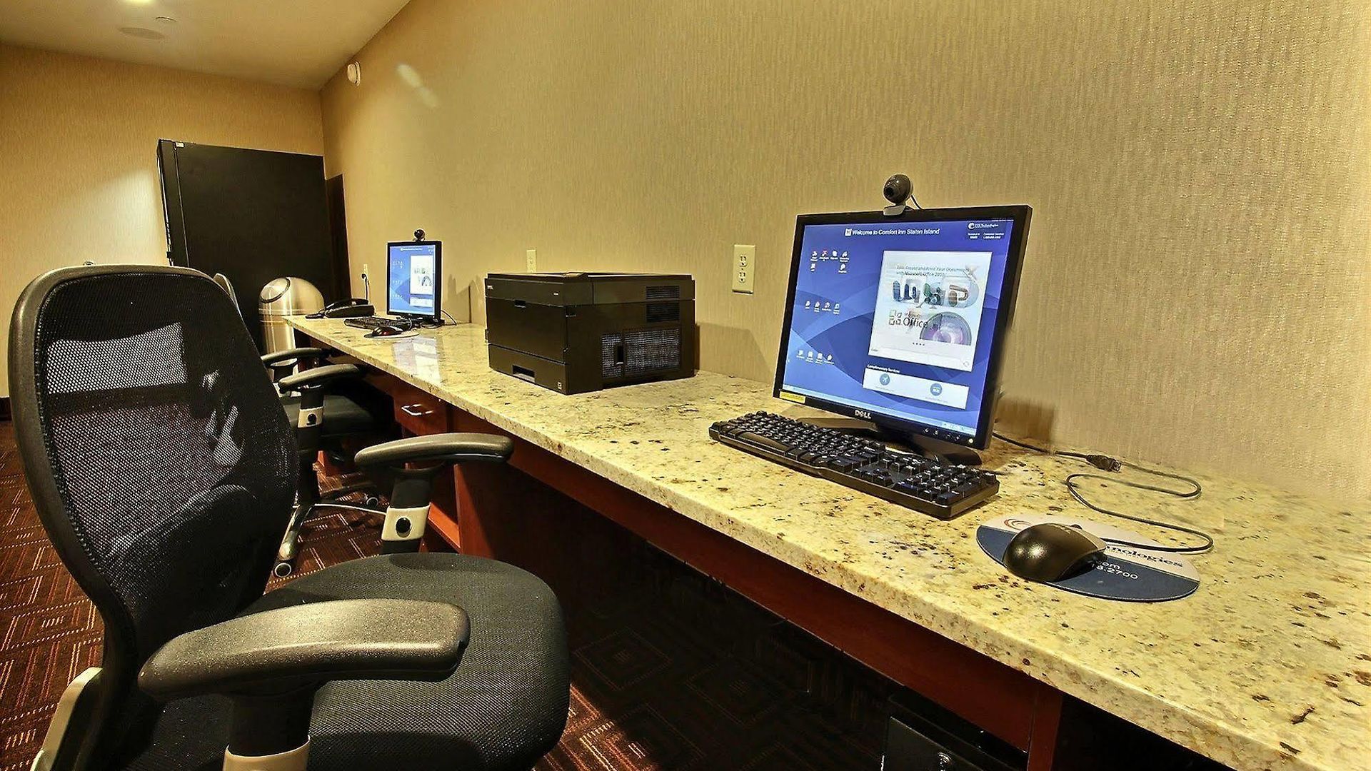 Country & By Radisson, Staten Island Hotel 3*