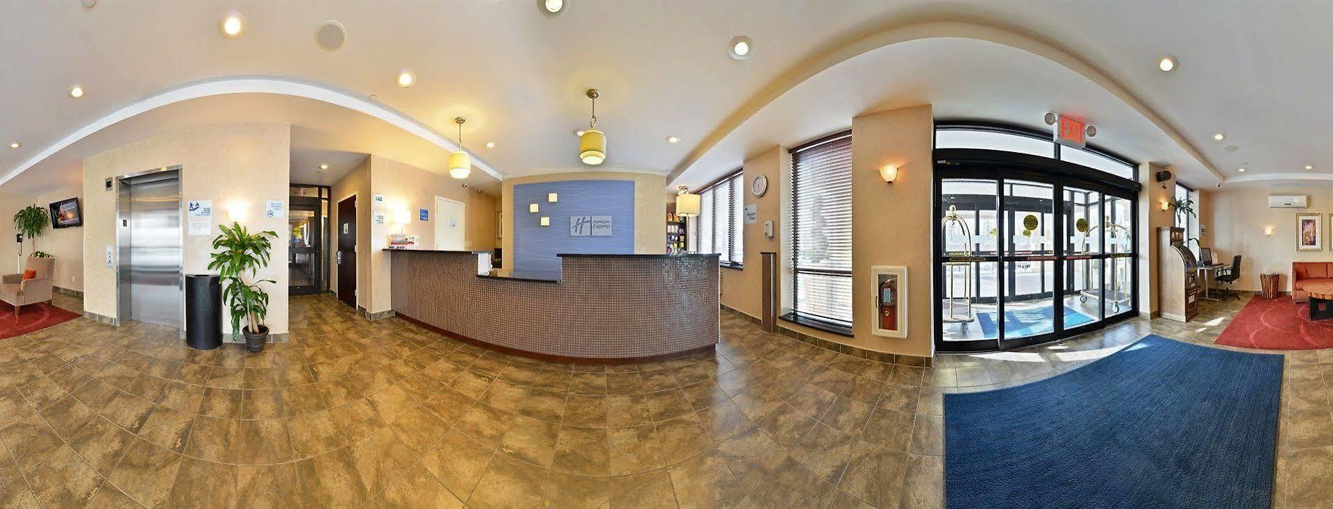 Hotel Country & By Radisson, Staten Island 3*