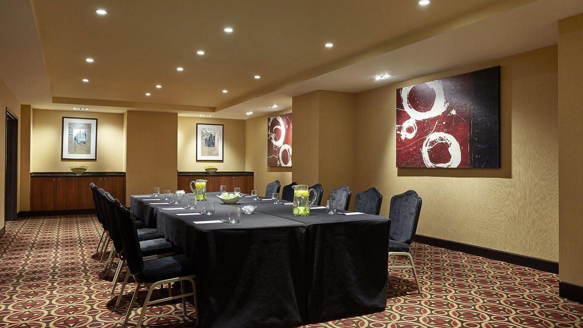 Hotel Marriott East Side 4*