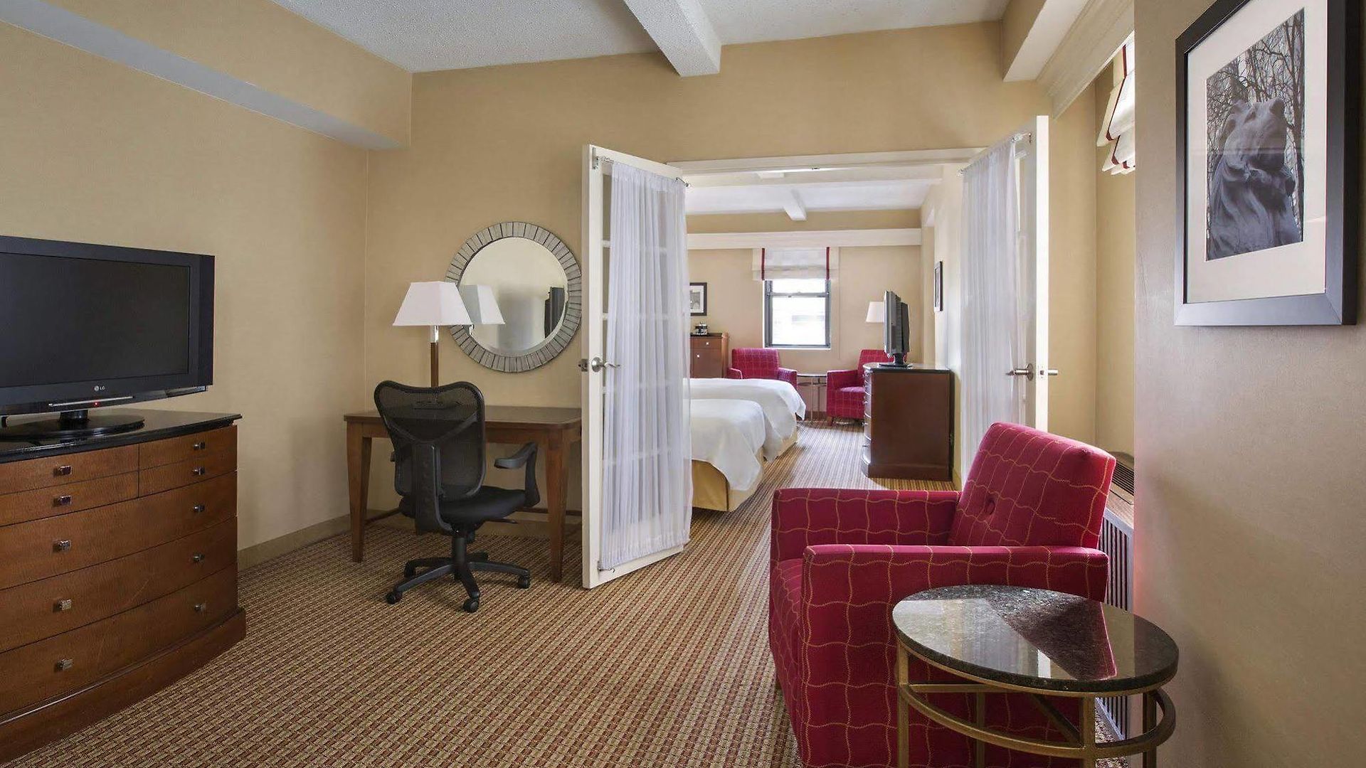 Marriott East Side 4*