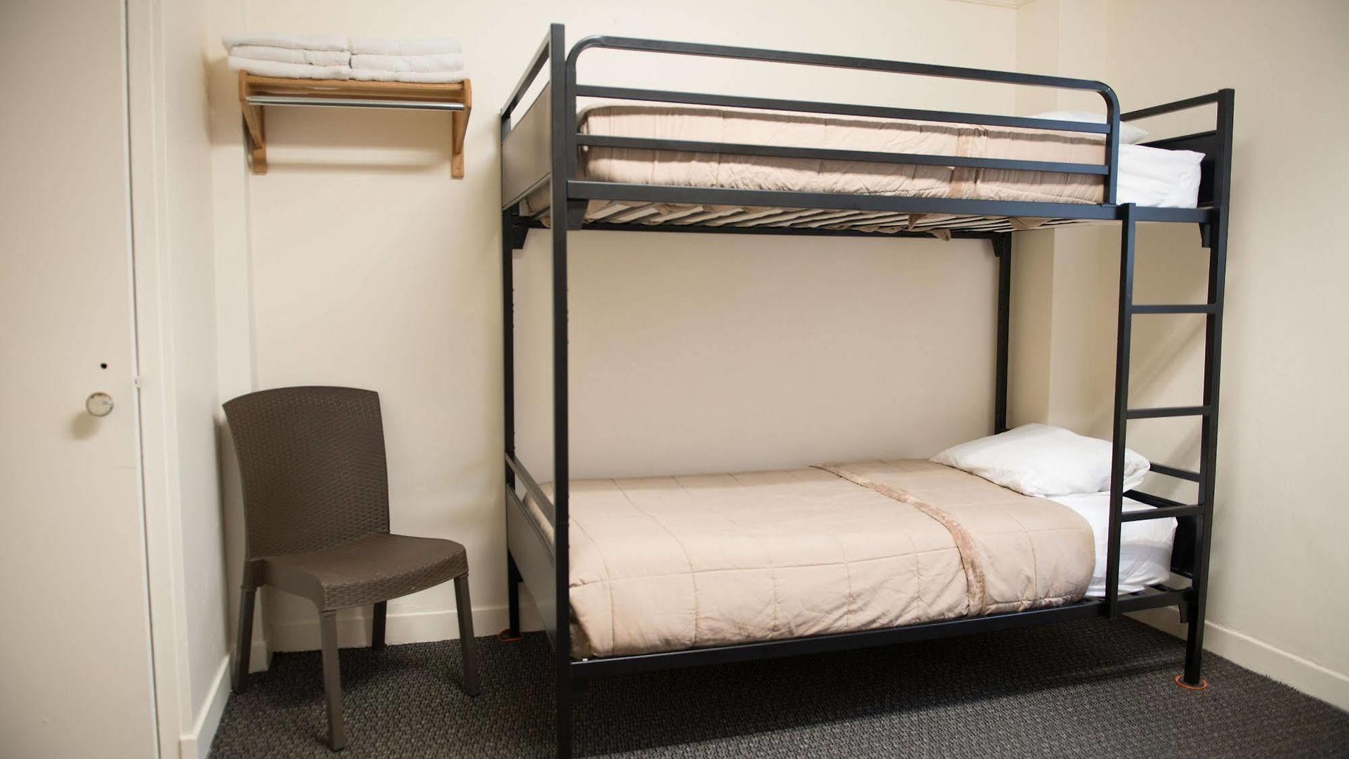 Flushing Ymca Hostel *