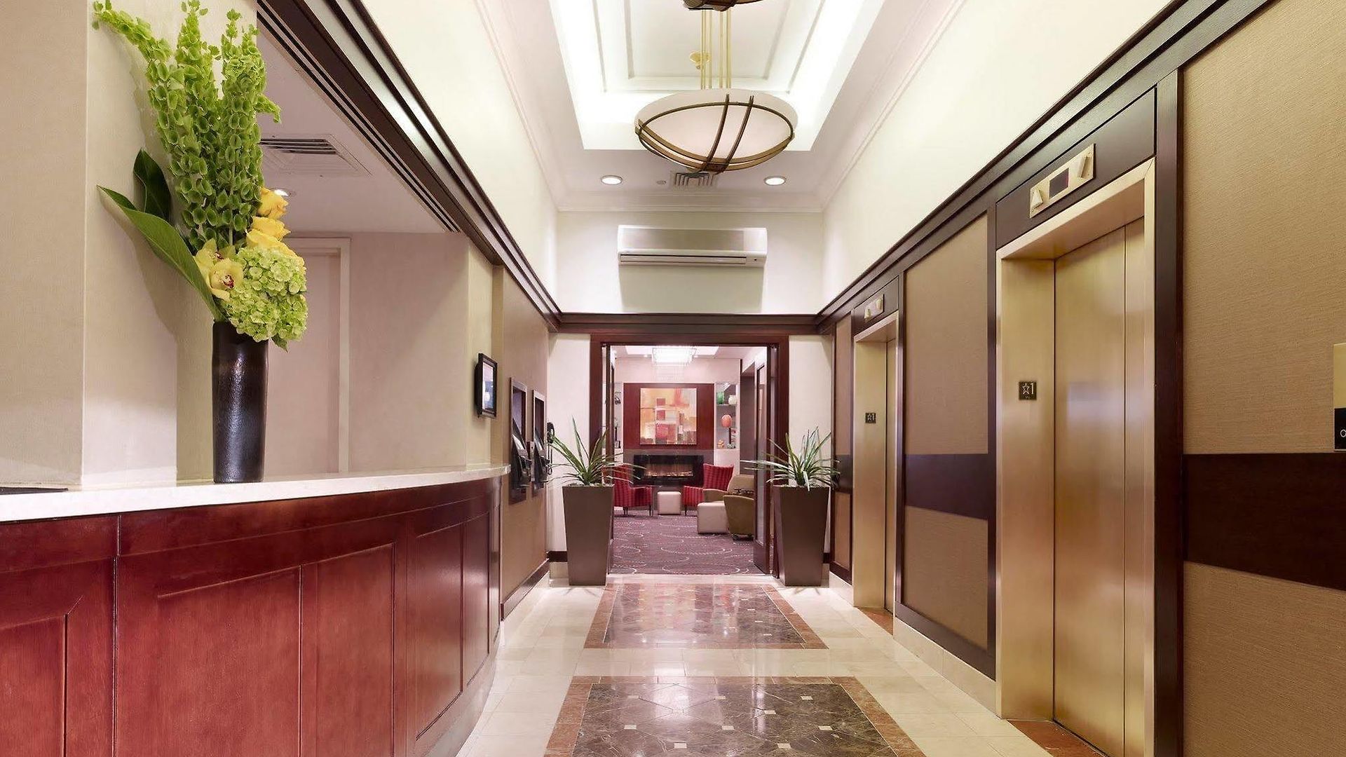Radisson Street Hotel 4*