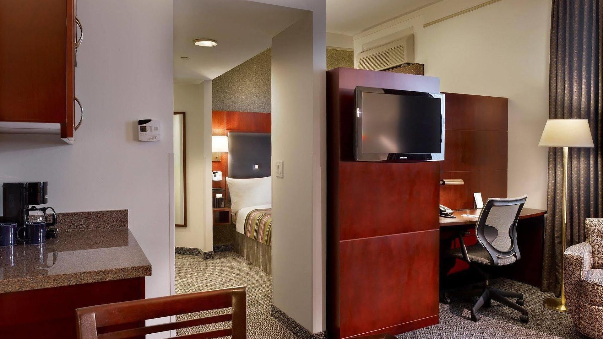 Radisson Street Hotel 4*