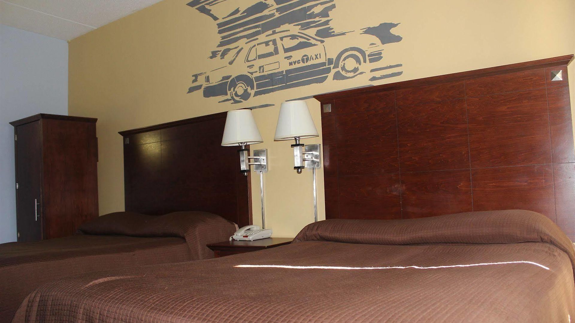 Hotel Howard Johnson Queens Village 2*