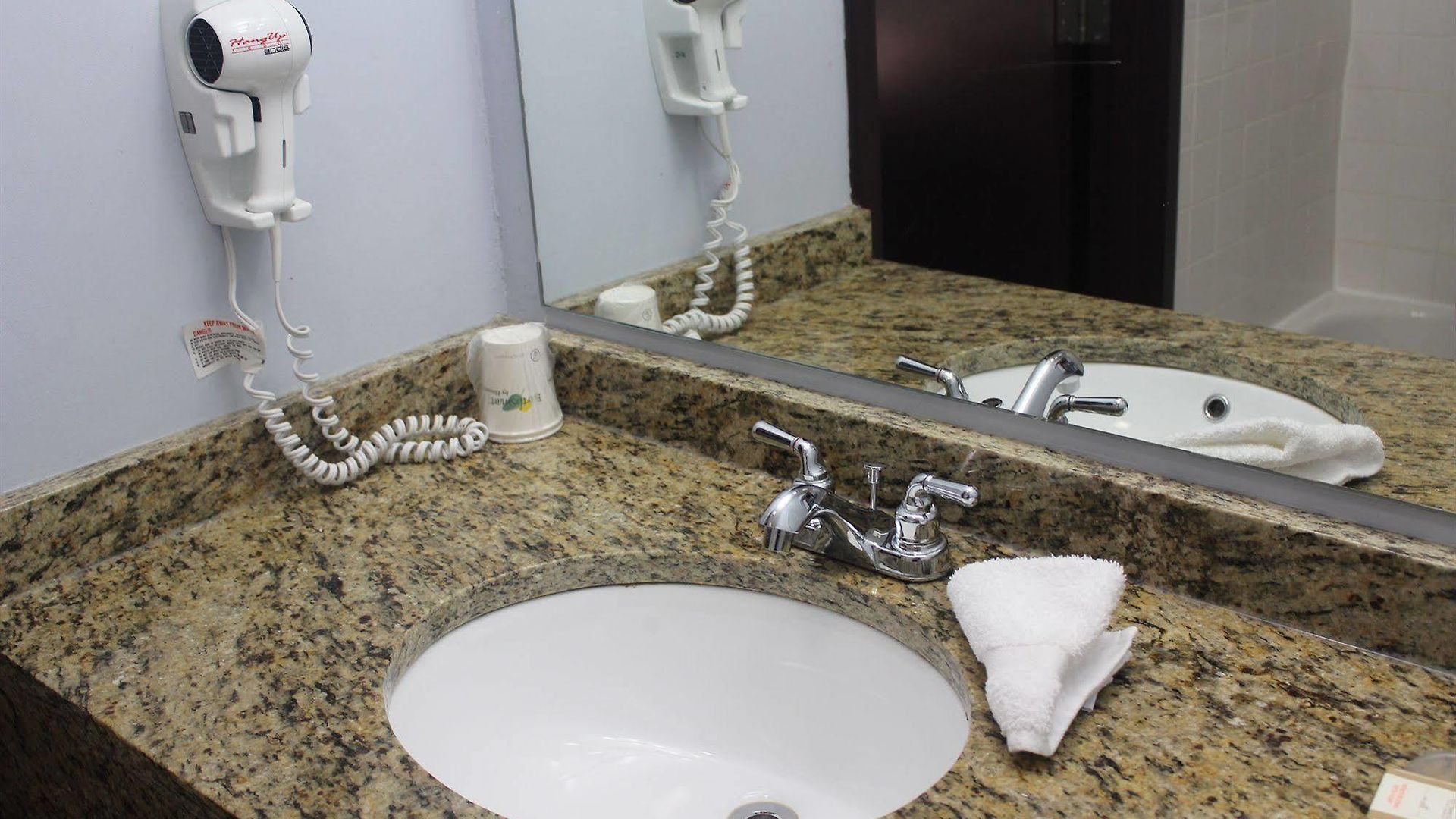 Howard Johnson Queens Village Hotel 2*