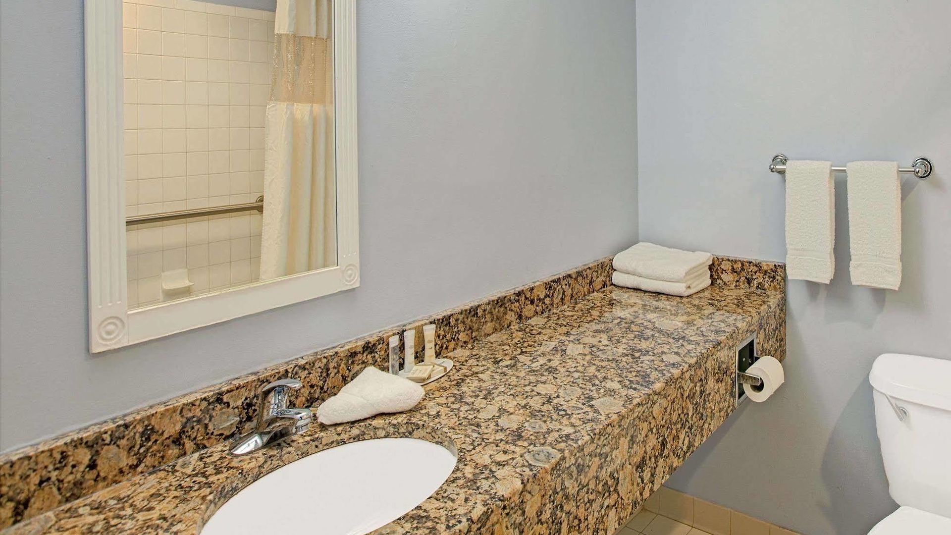 Howard Johnson Queens Village Hotel 2*