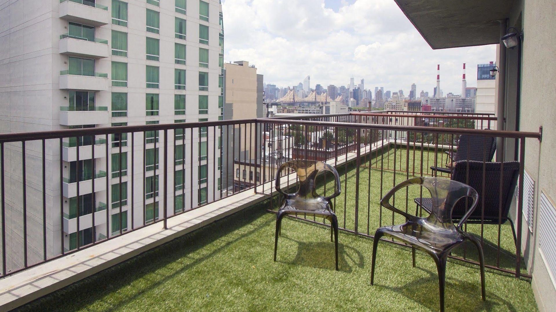 Vetiver / Manhattan Skyline Hotel New York