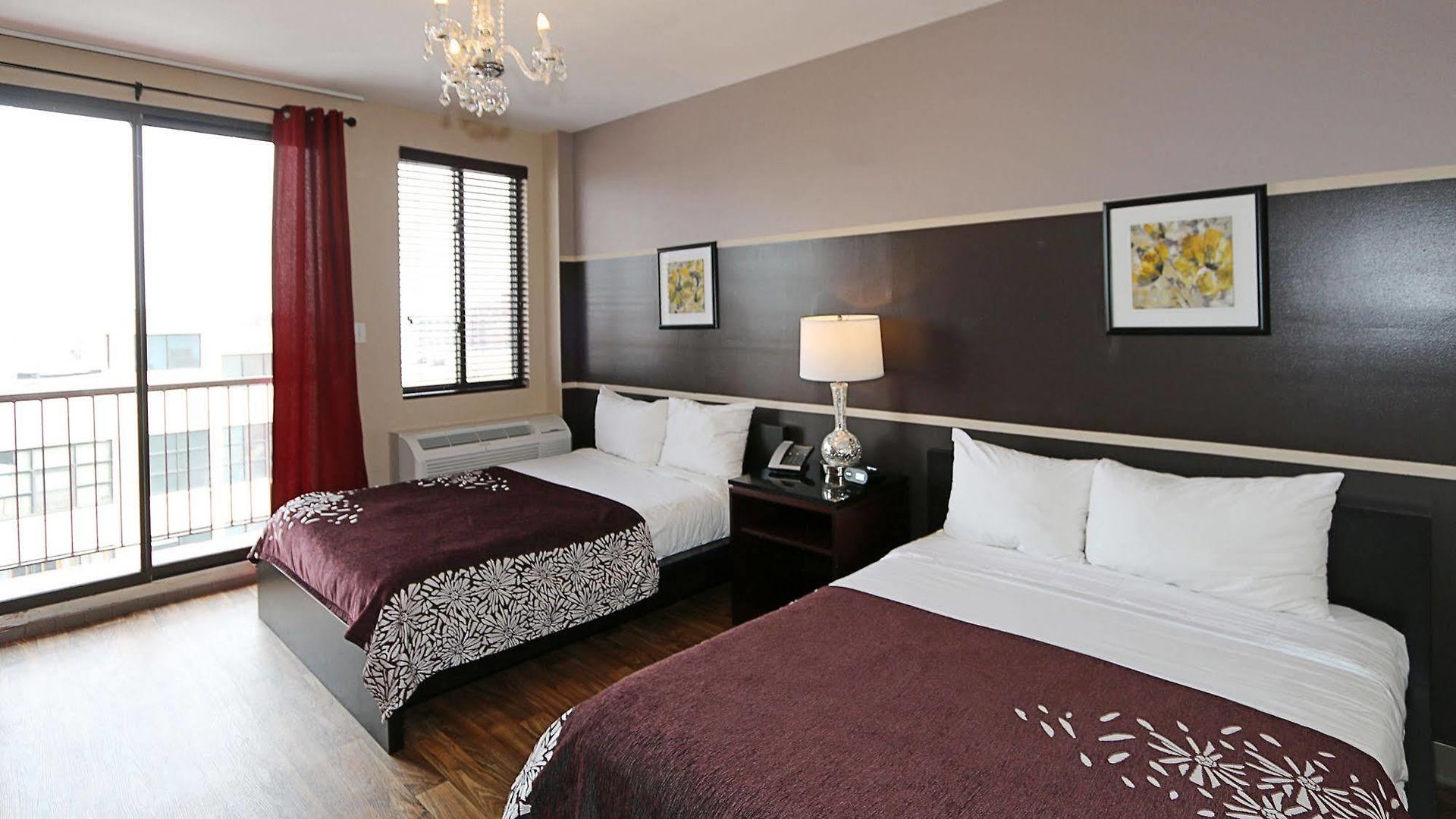 Vetiver / Manhattan Skyline Hotel