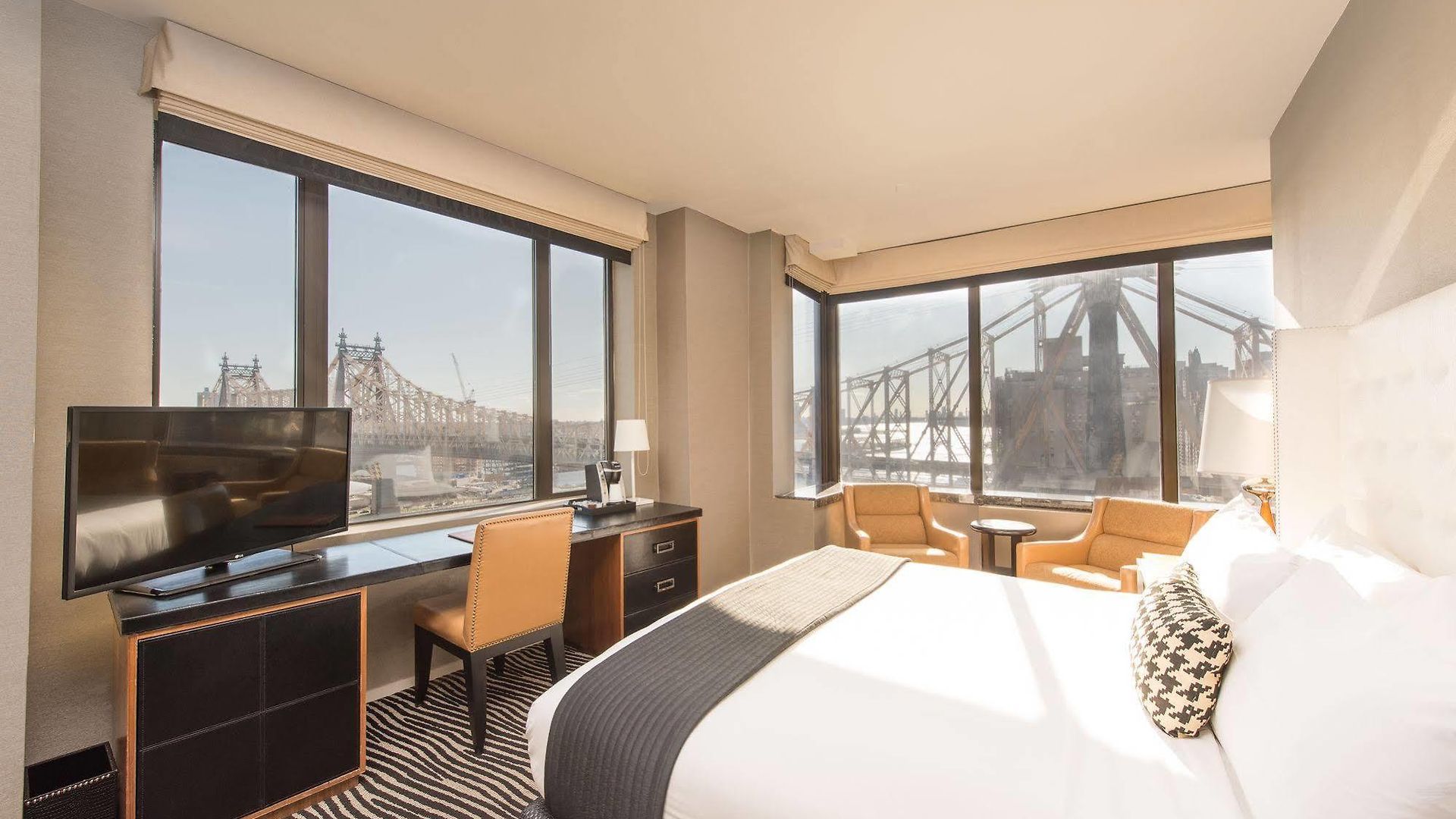 Bentley Hotel 4*
