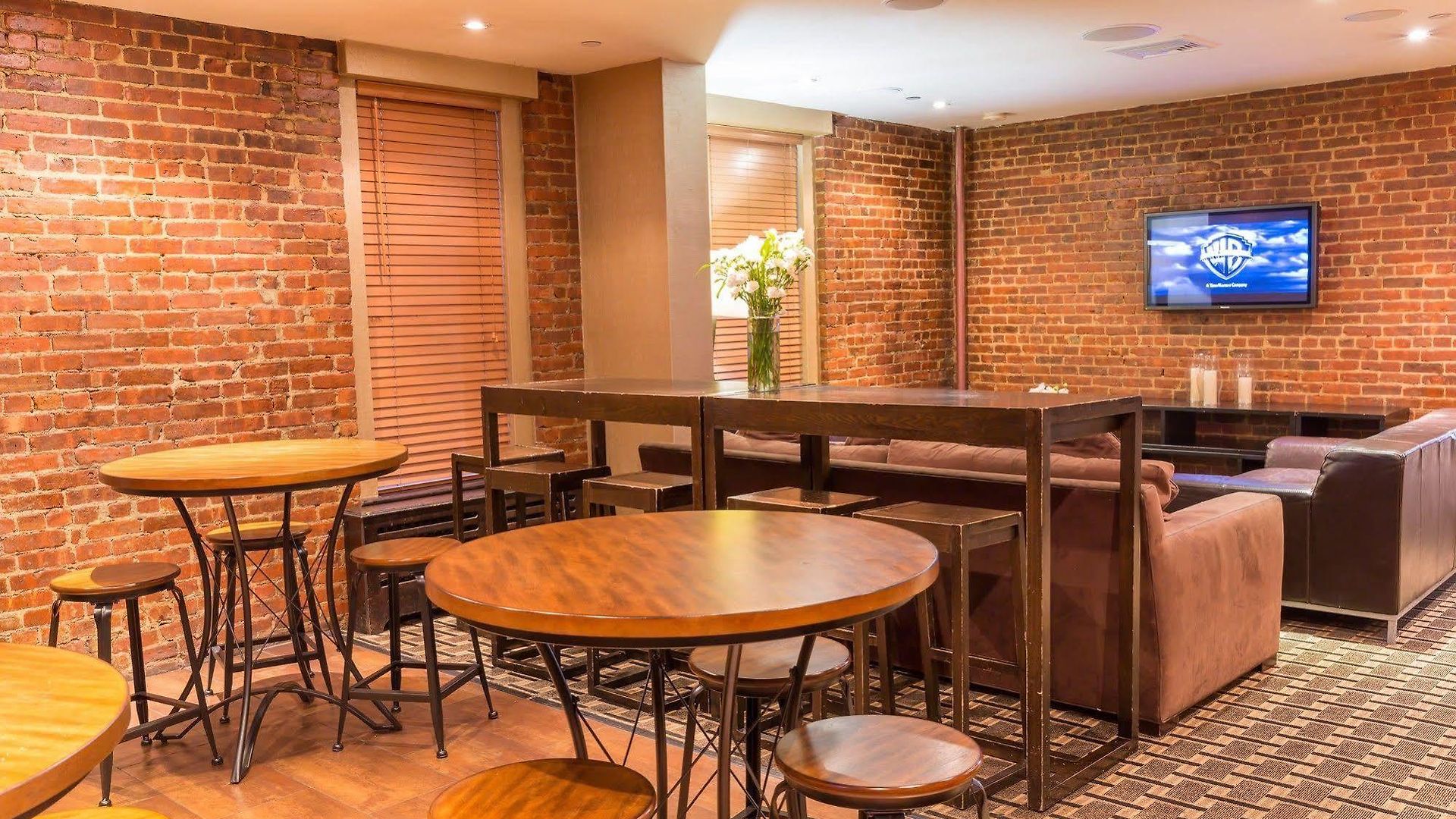 Hostel Broadway &