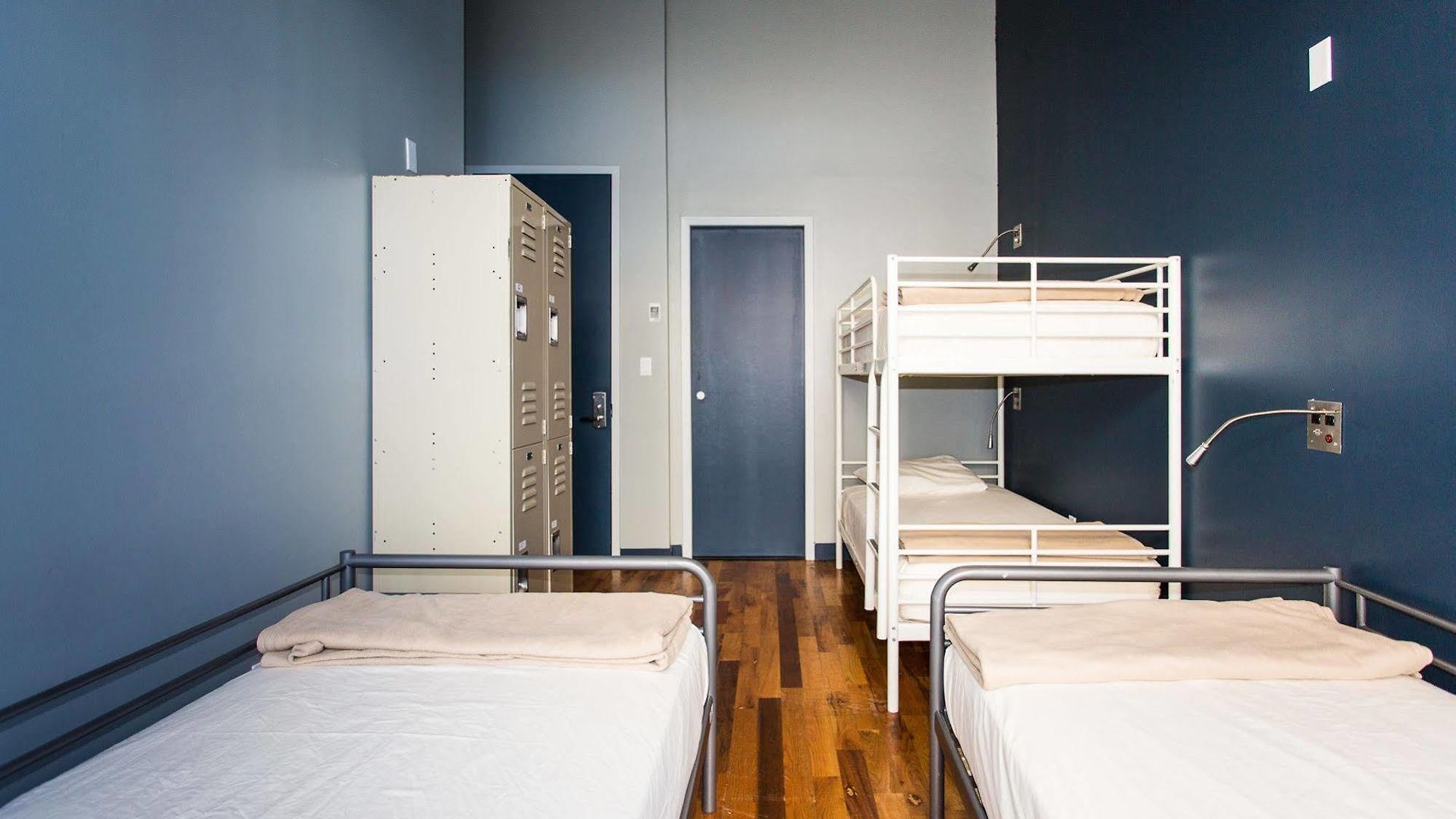Hostel Q4 And New York