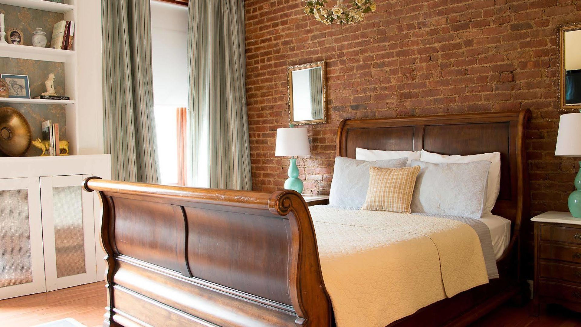 Guest house 255west New York