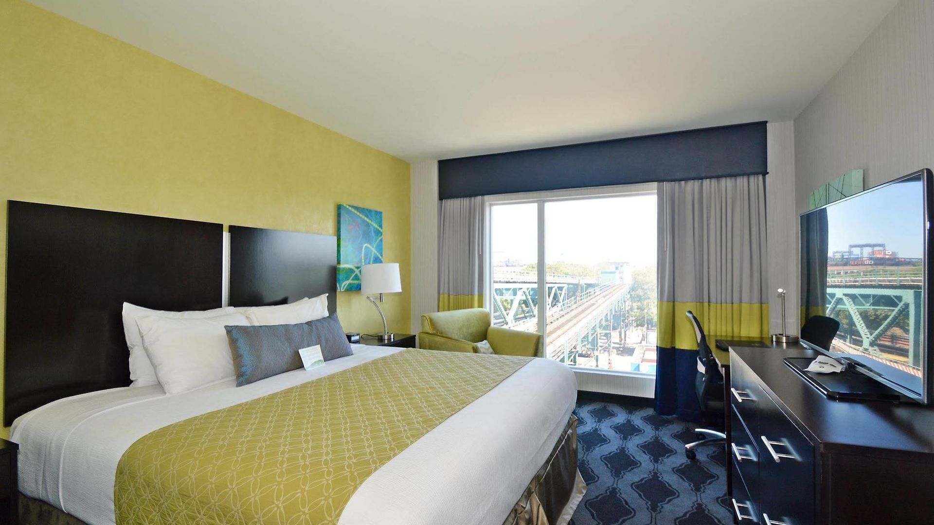 Best Western Plus Laguardia Airport 3*