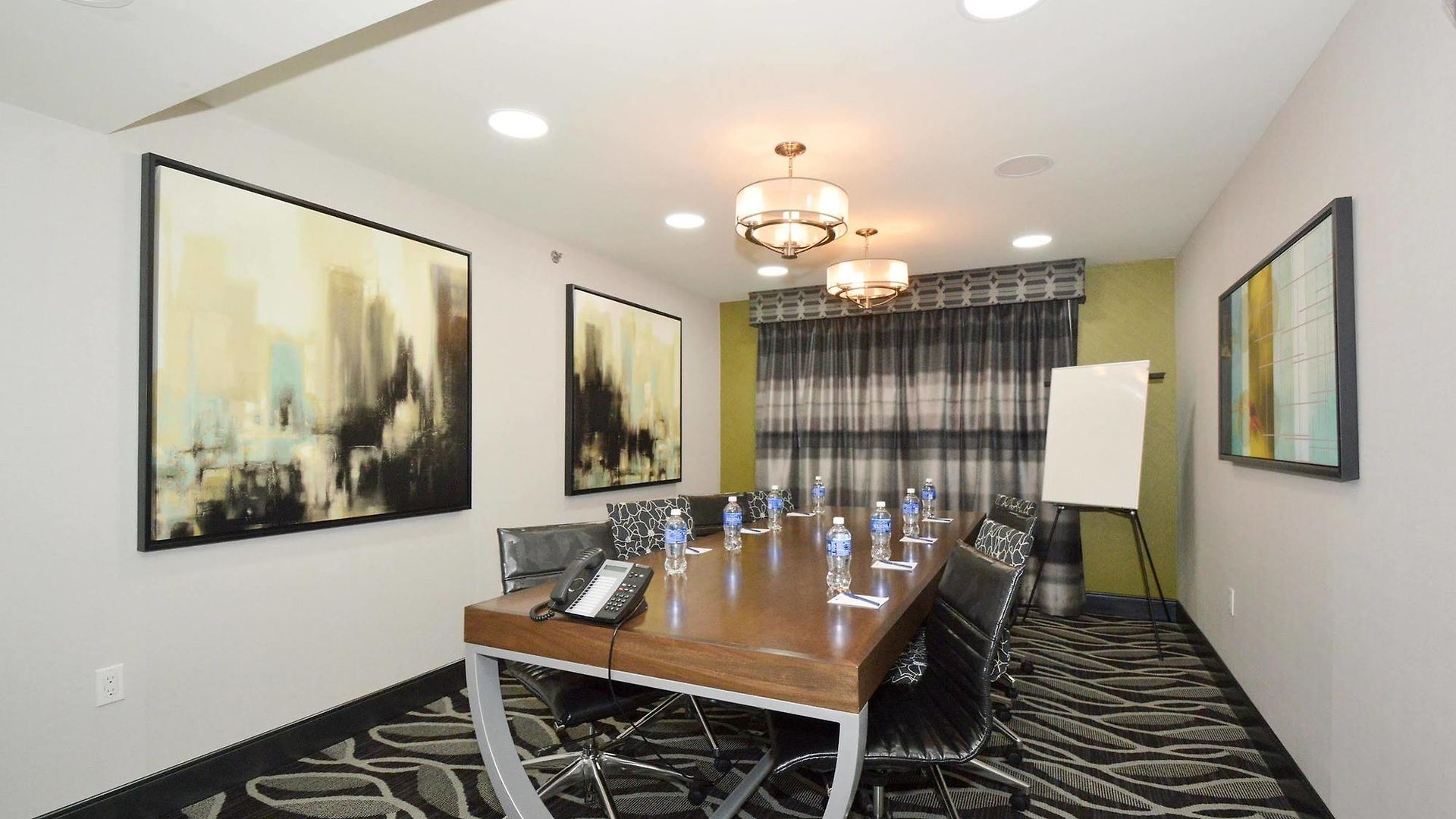 Best Western Plus Laguardia Airport Hotel 3*