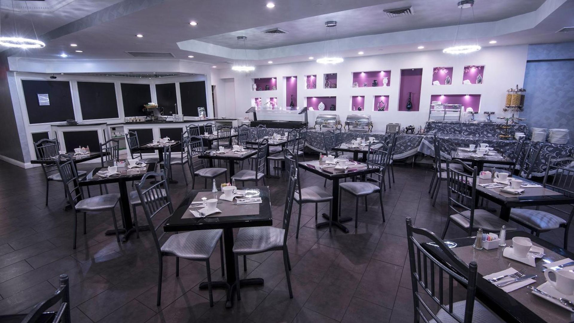 The Avenue Plaza 3*
