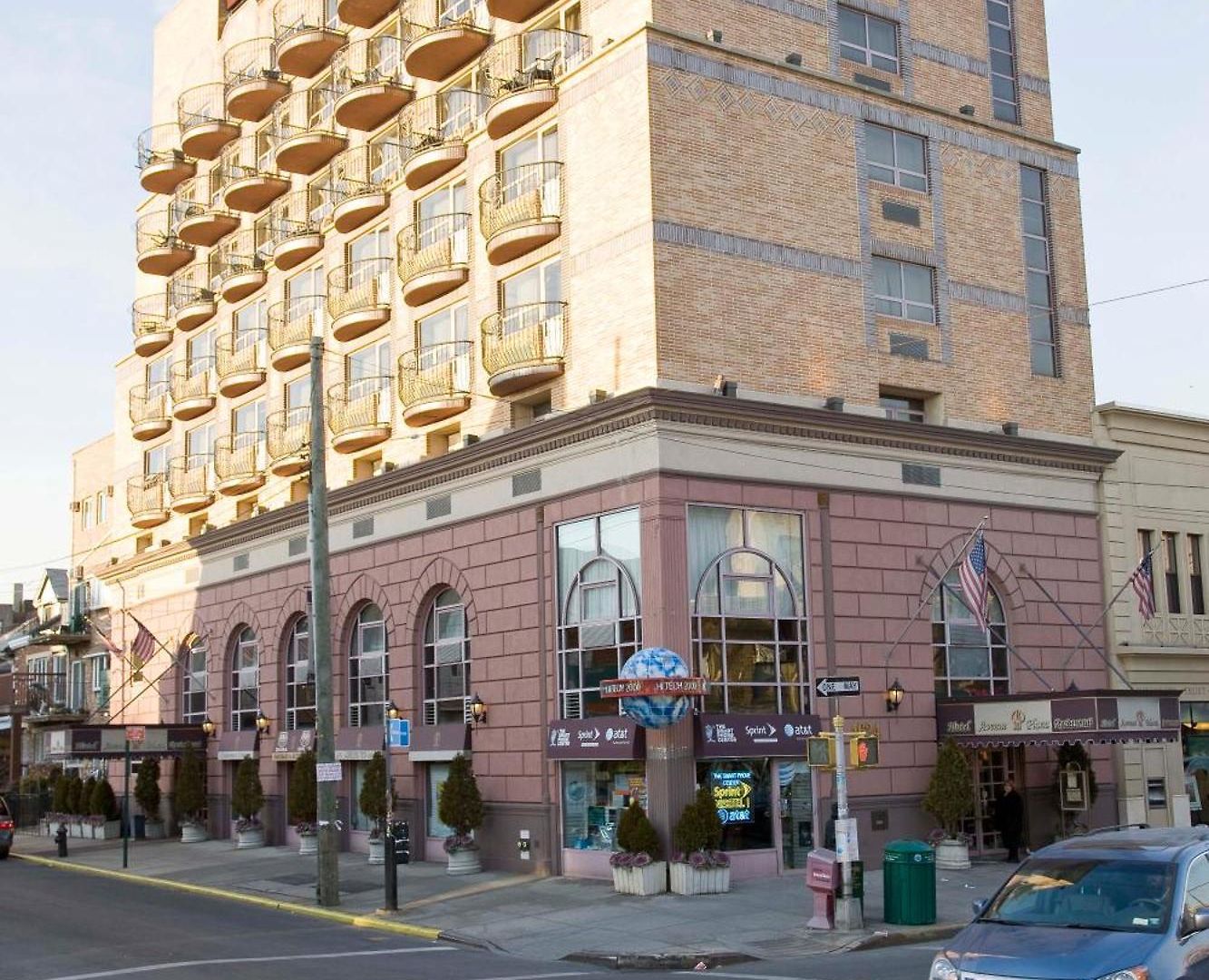 The Avenue Plaza 3*