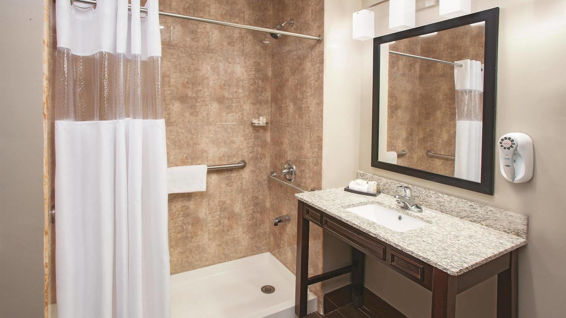 La Quinta & Far Rockaway -