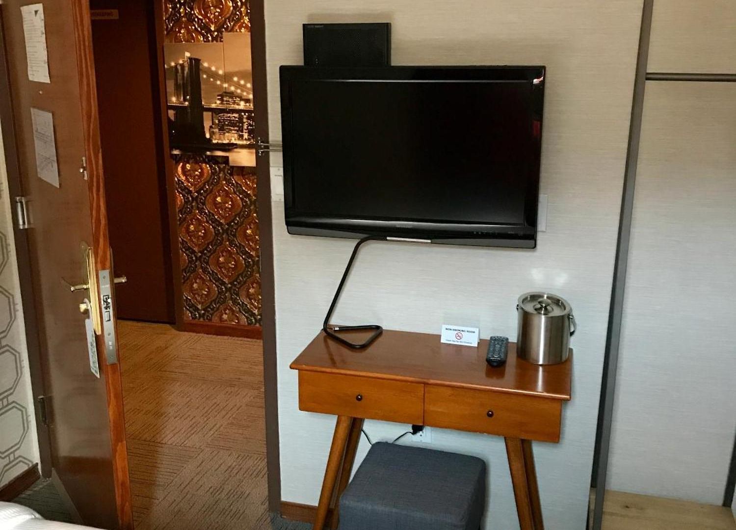 Mimosa Hotel