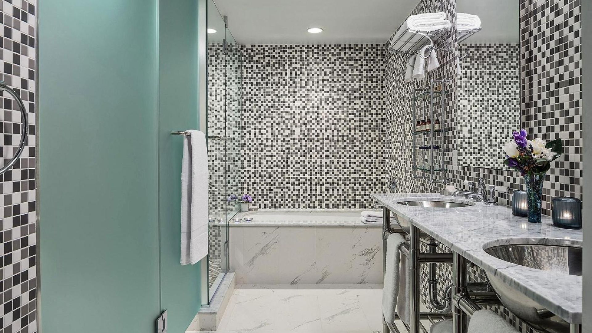 Hugo Hotel 4*