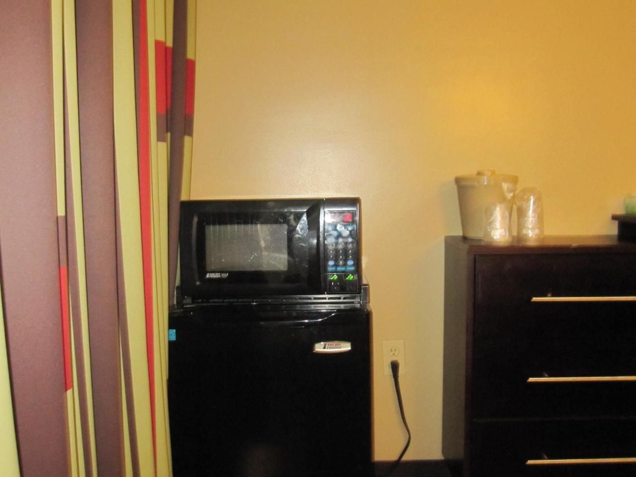 Hotel Red Roof Inn Flushing Hotel 2*