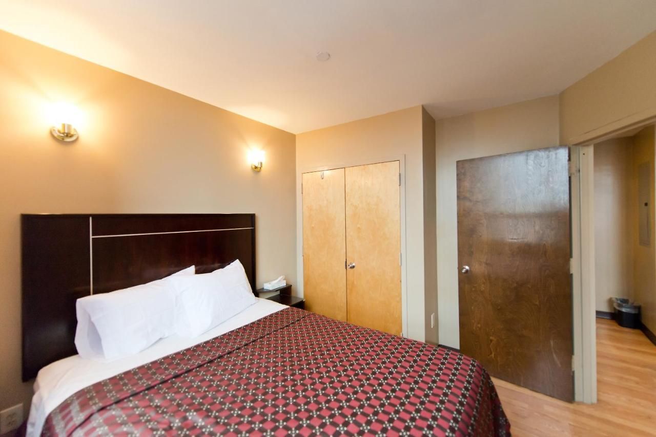 Red Roof Inn Flushing Hotel 2*