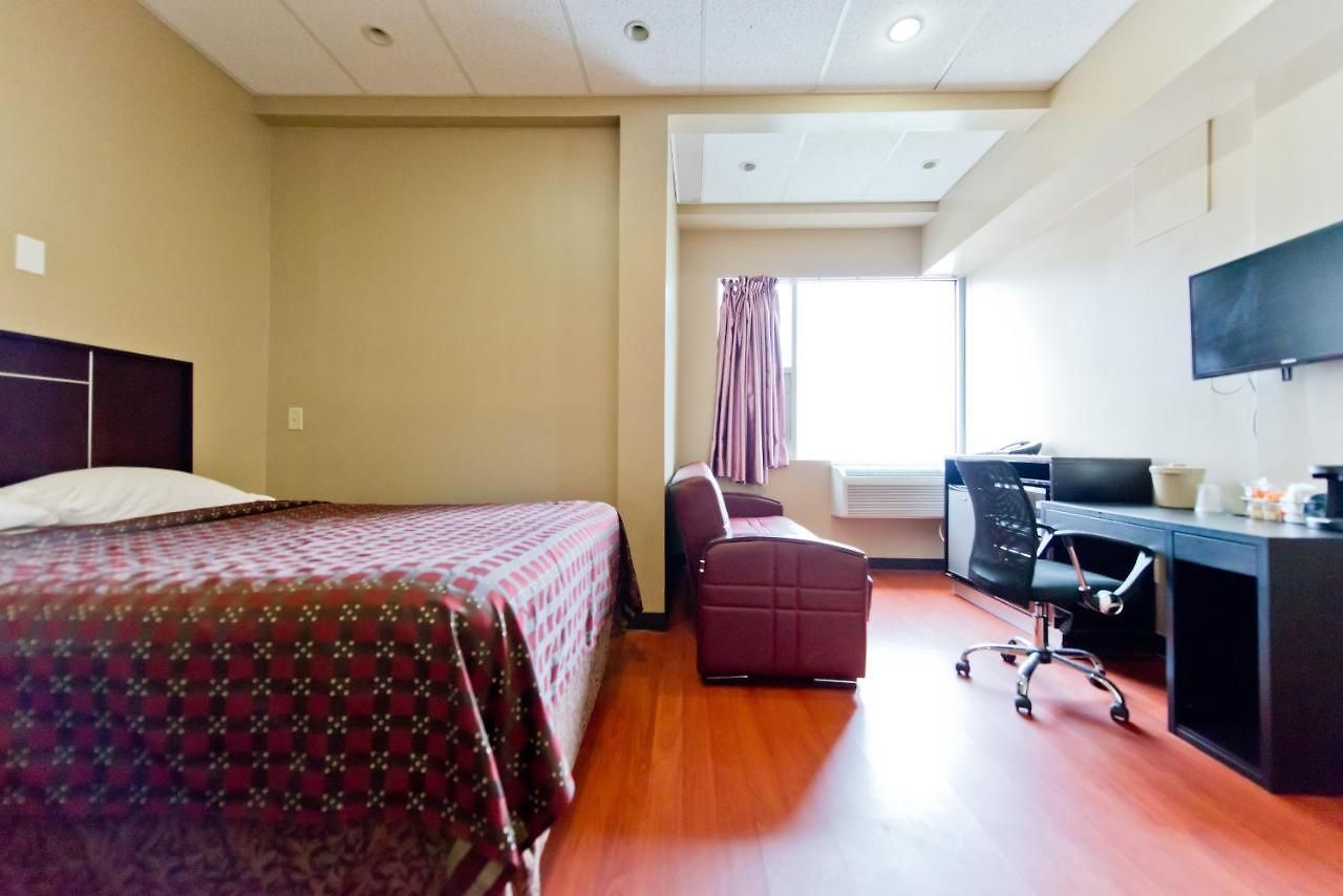 Red Roof Inn Flushing Hotel 2*