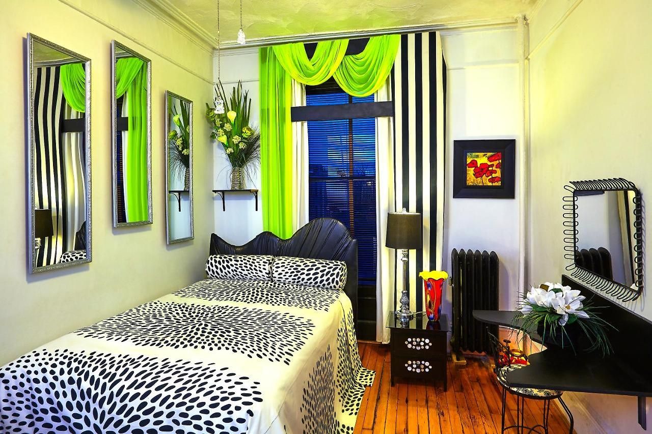 Hotel The International Cozy