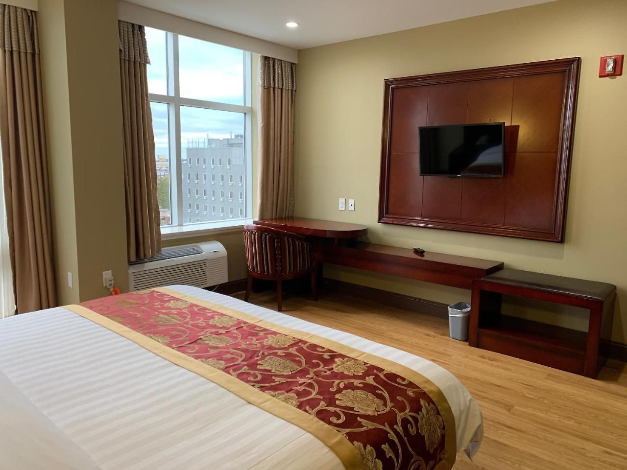 The Queens Hotel 2*