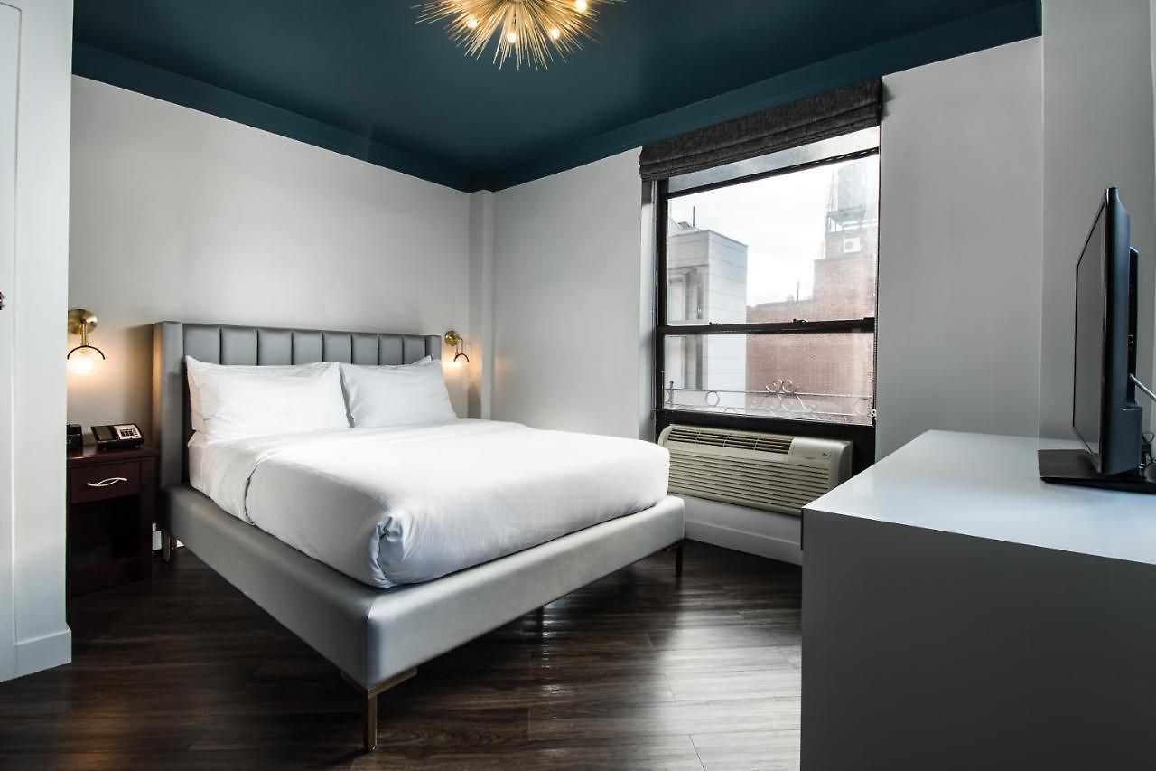 Hotel The At 3*