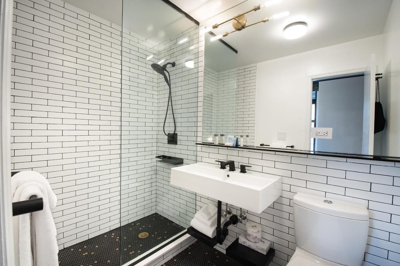 The At 3* New York